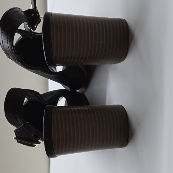 Old Navy Block Heel Sandals - Picture 2 of 5